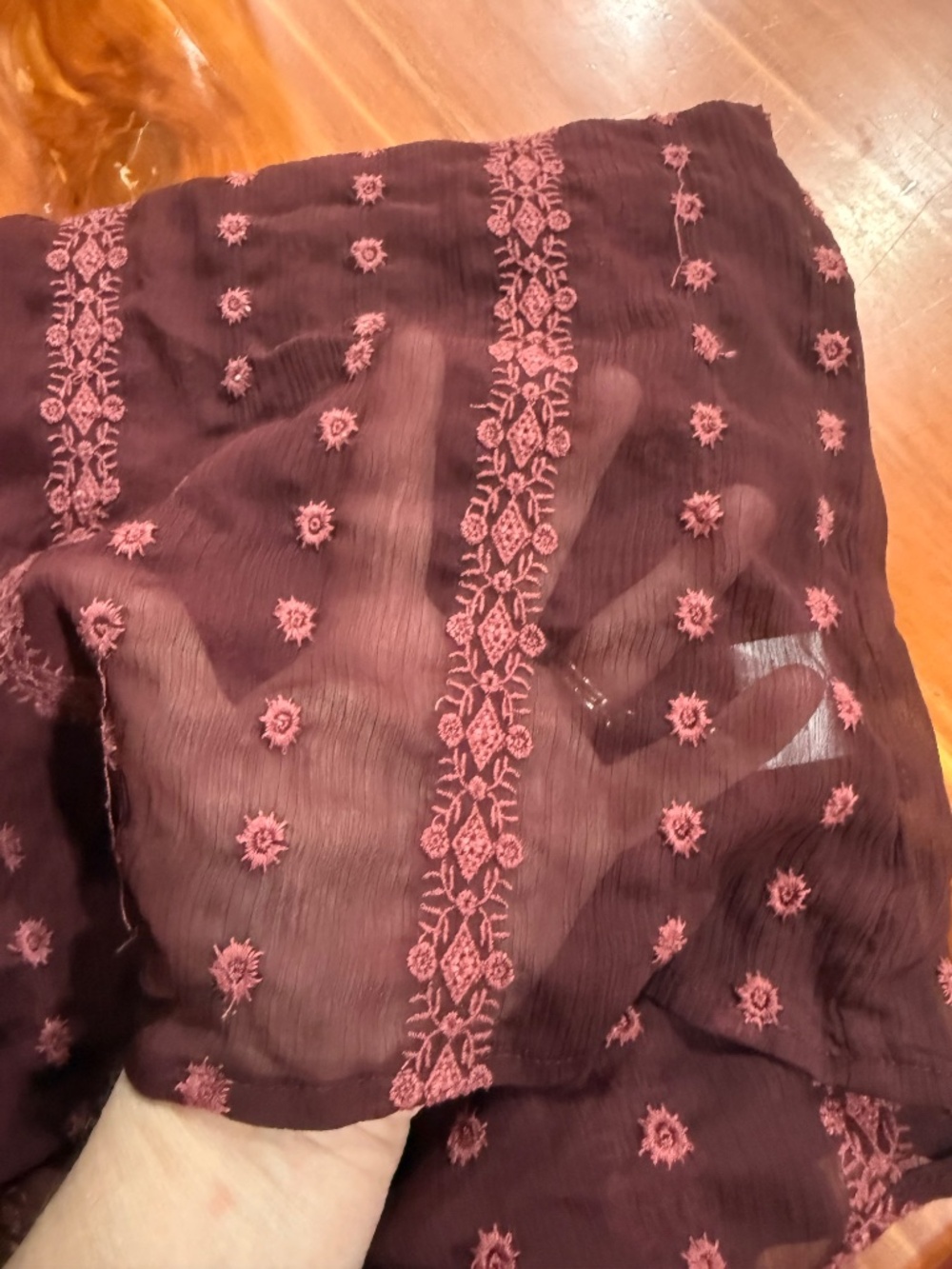 Olive & Oak embroidered shirt sleeve flowy top - Picture 4 of 6